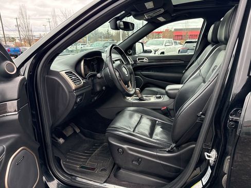 Used 2017 Jeep Grand Cherokee Overland image 9