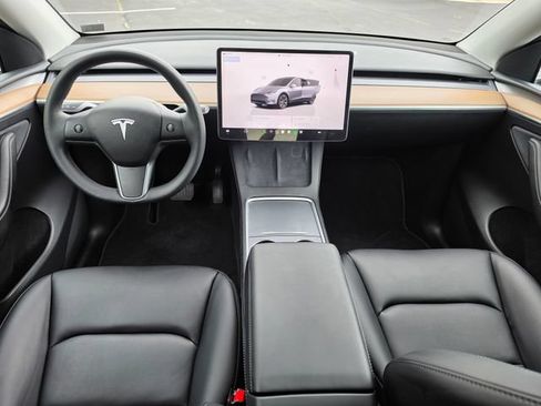 Used 2025 Tesla Model Y Long Range AWD/4WD image 2