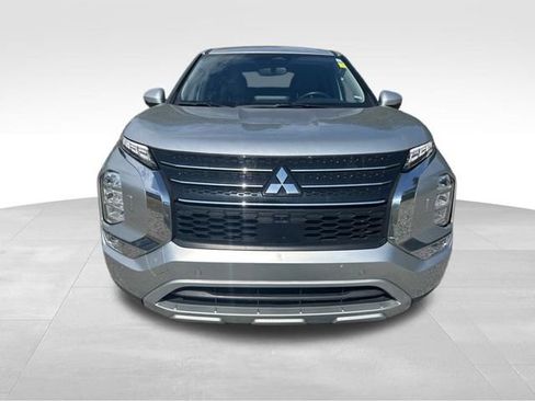 Used 2024 Mitsubishi Outlander SE image 2