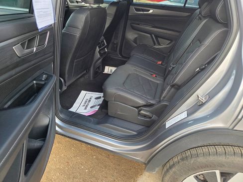 Used 2025 Volkswagen Atlas Cross Sport SE FWD image 6