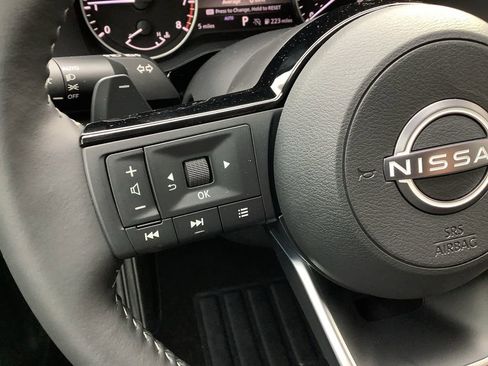 New 2025 Nissan Pathfinder SL w/ Black Appearance Package image 21