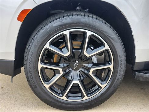 Used 2022 Chevrolet Tahoe RST w/ Luxury Package RWD image 16