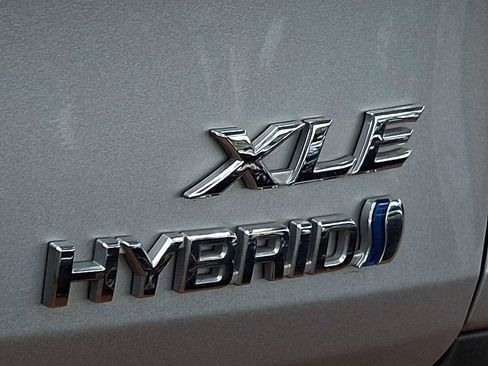 Used 2021 Toyota Sienna XLE w/ XLE Plus Package image 29