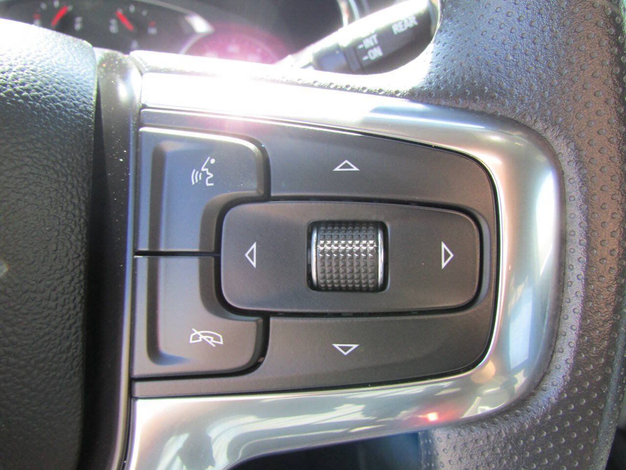 Used 2025 Chevrolet Blazer LT FWD image 23