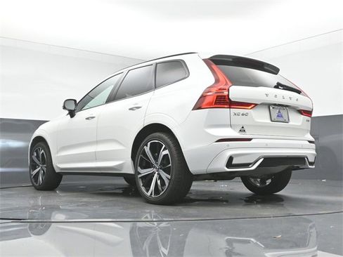Used 2022 Volvo XC60 B6 R-Design w/ Protection Package Premier image 40