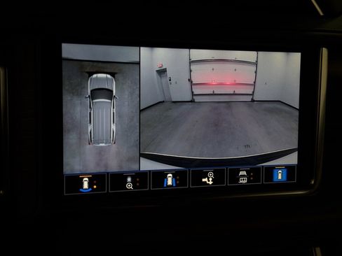 Used 2021 GMC Yukon Denali w/ Denali Premium Package image 25