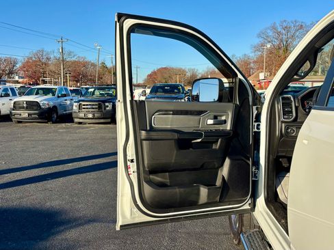 Used 2022 RAM 2500 Big Horn image 13