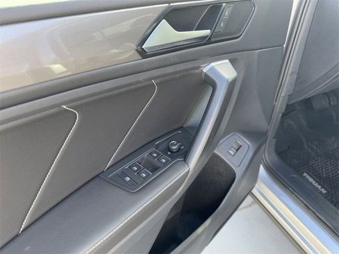 Used 2024 Volkswagen Tiguan SE image 10