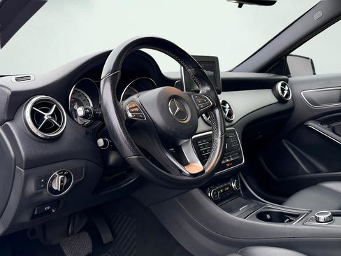 Used 2016 Mercedes-Benz GLA 250 image 2