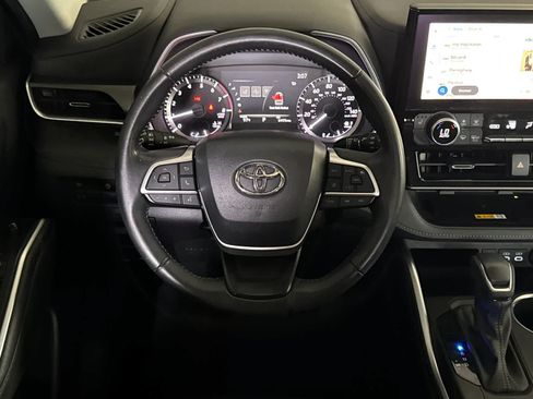 Used 2023 Toyota Highlander XLE FWD image 15