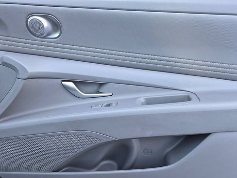 Used 2025 Hyundai Elantra SEL FWD image 33