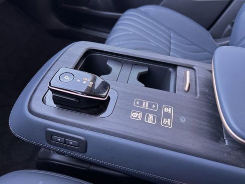 Used 2023 Nissan Ariya Platinum+ image 18