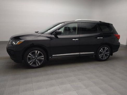 Used 2019 Nissan Pathfinder Platinum image 2