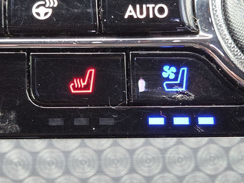 Used 2023 Lincoln Aviator Black Label AWD/4WD image 8