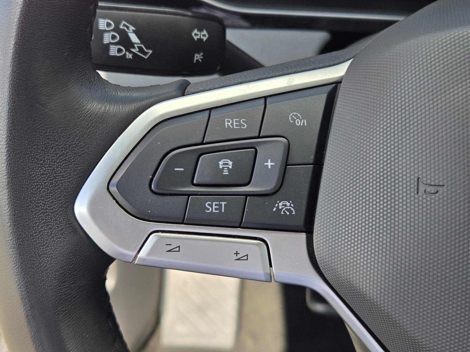 Used 2025 Volkswagen Jetta SE FWD image 16