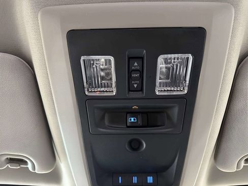 Used 2017 RAM 1500 Laramie AWD/4WD image 33