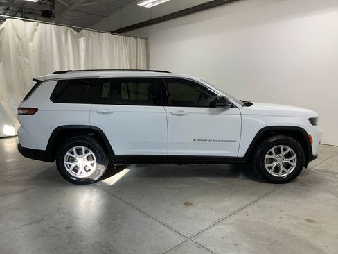 Used 2022 Jeep Grand Cherokee L Limited image 11