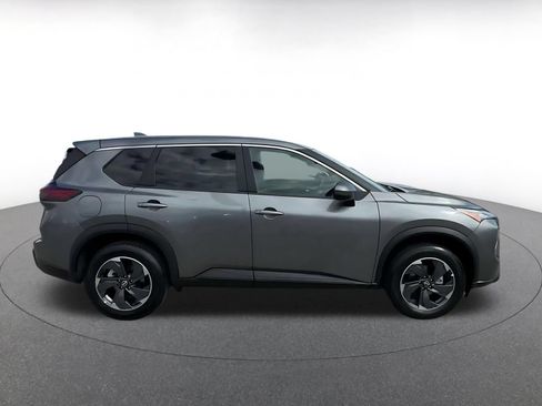 Used 2025 Nissan Rogue SV FWD image 13