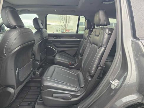 Used 2022 Jeep Grand Cherokee L Limited image 16