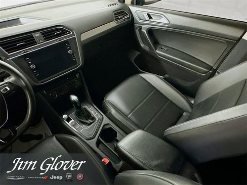 Used 2021 Volkswagen Tiguan SE image 19