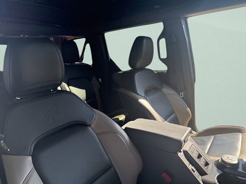Used 2023 Ford Bronco Wildtrak image 30