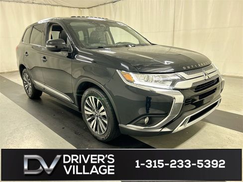 Used 2020 Mitsubishi Outlander SE image 1
