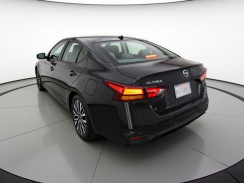 Used 2025 Nissan Altima 2.5 SV FWD image 6