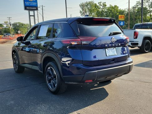 Used 2024 Nissan Rogue SV FWD image 3