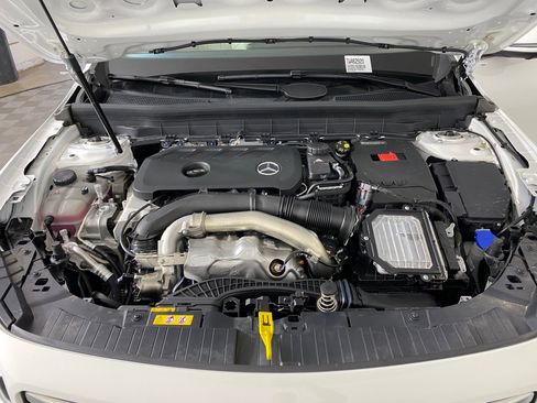Used 2026 Mercedes-Benz GLB 250 4MATIC image 32