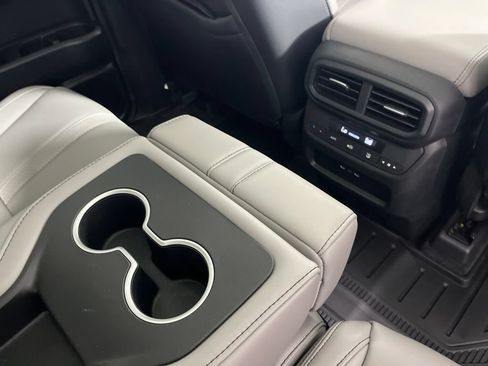 Certified 2025 Honda Pilot Touring image 18