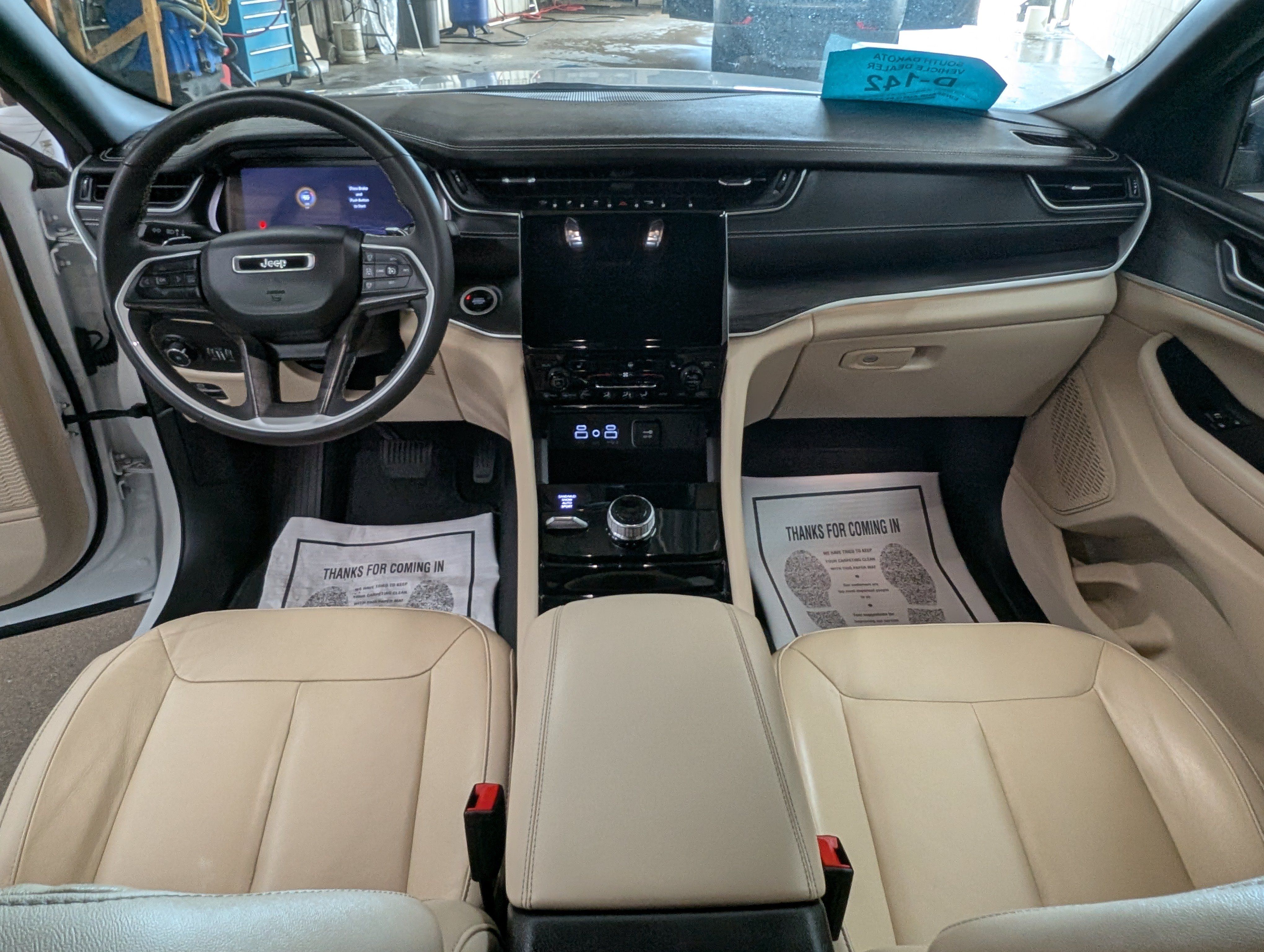 Used 2023 Jeep Grand Cherokee Limited AWD/4WD image 9