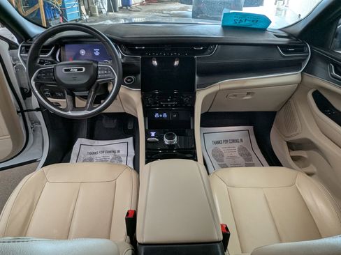 Used 2023 Jeep Grand Cherokee Limited image 9