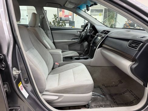 Used 2016 Toyota Camry LE FWD image 17
