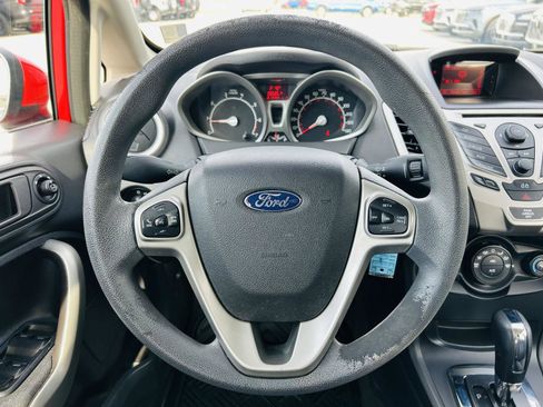 Used 2013 Ford Fiesta SE image 8