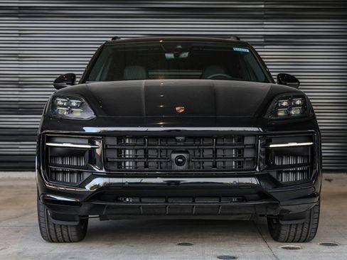Used 2025 Porsche Cayenne image 6