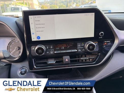 Used 2023 Toyota Highlander XLE image 9