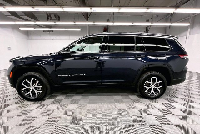 Used 2023 Jeep Grand Cherokee L Limited AWD/4WD image 13