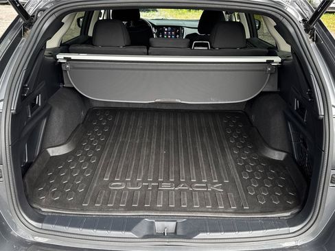 Used 2021 Subaru Outback Premium image 5