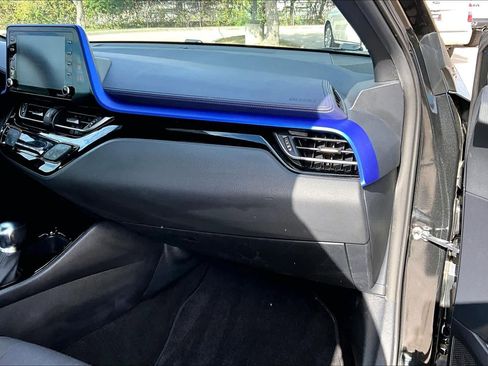 Used 2022 Toyota C-HR XLE image 18