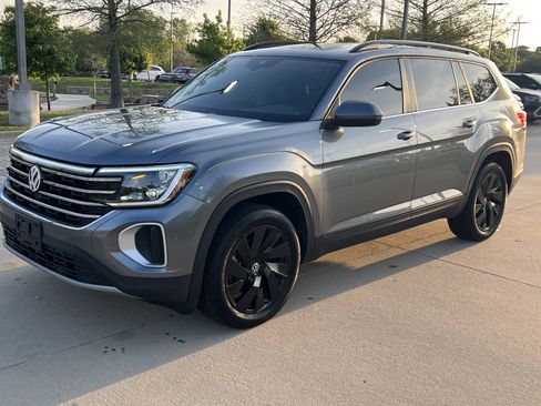 Certified 2024 Volkswagen Atlas SE w/ Panoramic Sunroof Package image 5