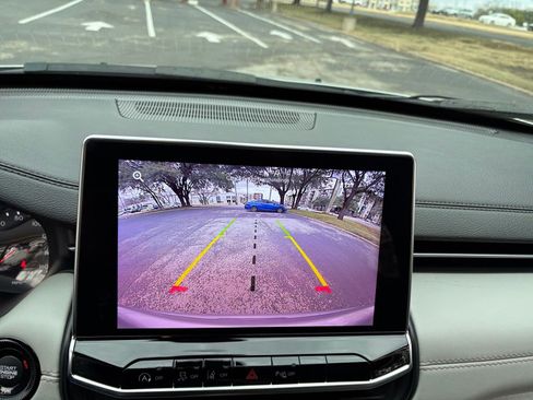 Used 2025 Jeep Compass Limited image 17