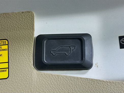 Used 2013 Toyota Highlander Limited image 29