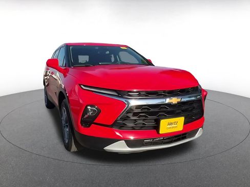 Used 2025 Chevrolet Blazer LT FWD image 3