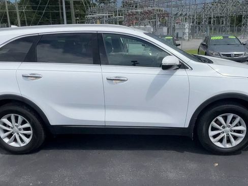 Used 2018 Kia Sorento FWD image 9
