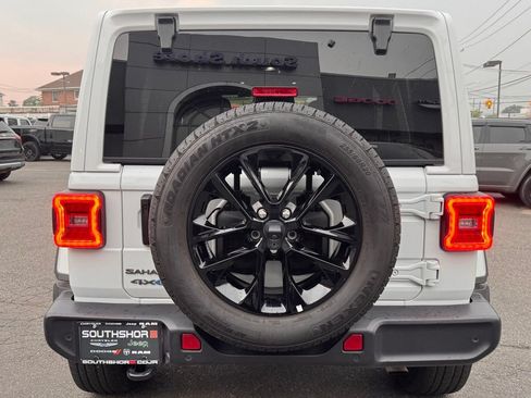 Certified 2025 Jeep Wrangler Unlimited Sahara w/ Safety Group AWD/4WD image 6