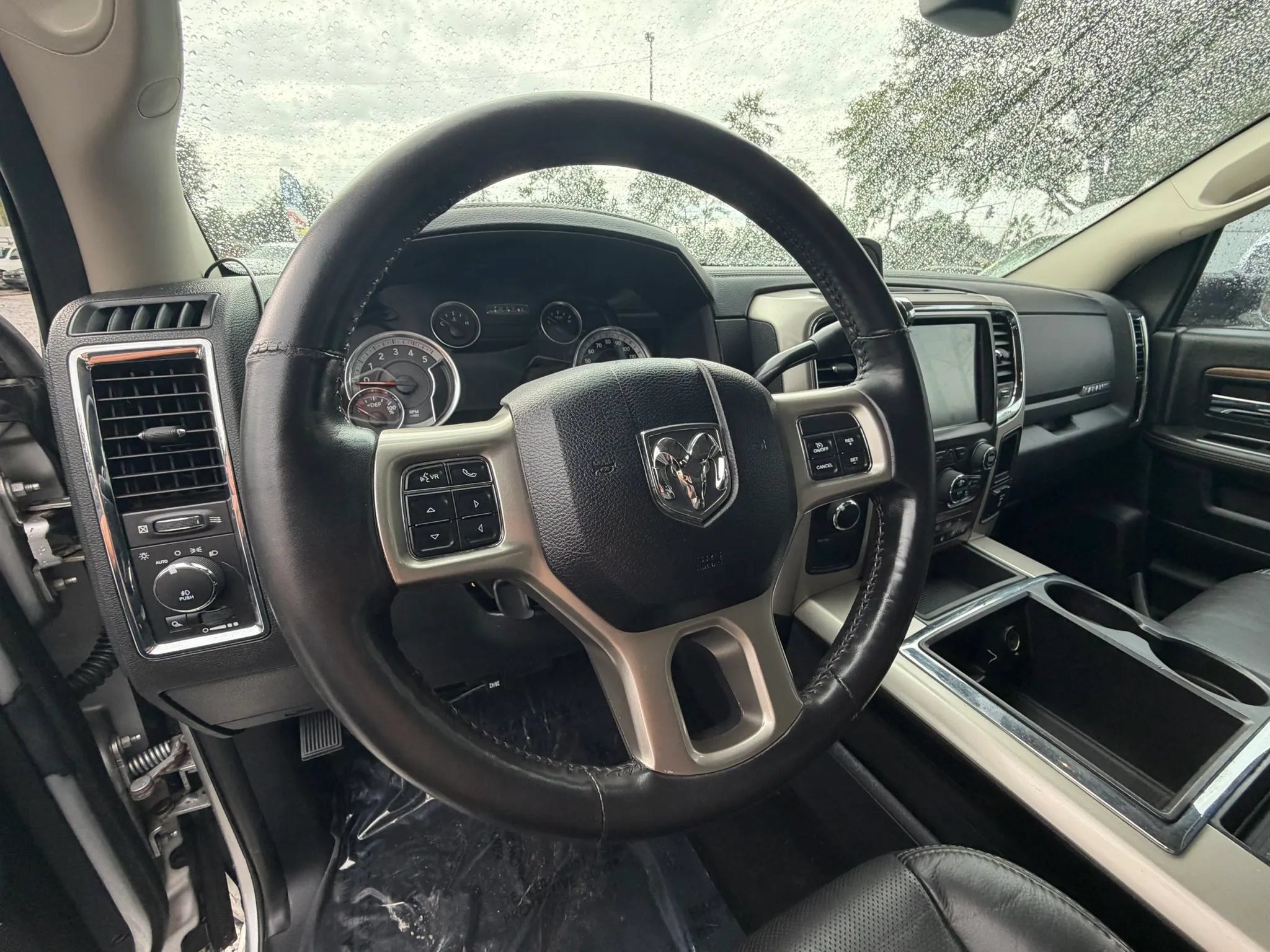 Used 2015 RAM 2500 Laramie AWD/4WD image 8
