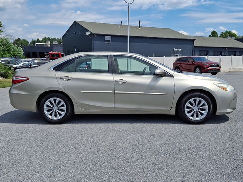 Used 2015 Toyota Camry LE FWD image 8