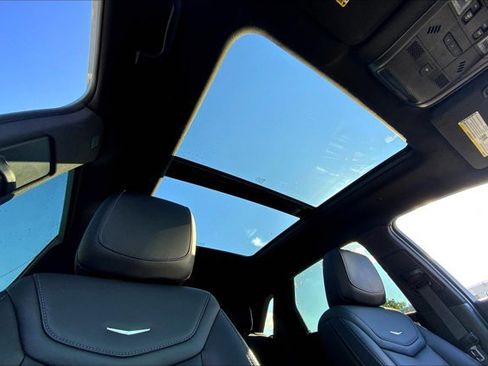 Used 2022 Cadillac XT5 Premium Luxury w/ LPO, Floor Liner Package image 22