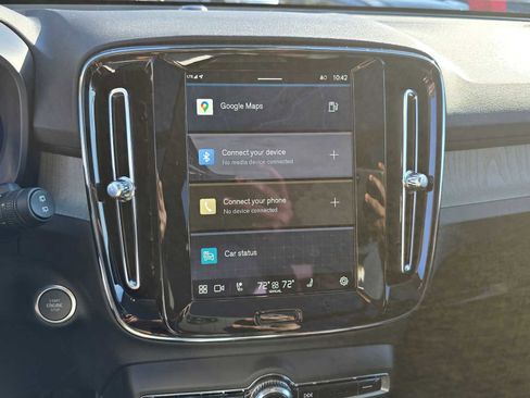 Used 2024 Volvo XC40 B5 Plus w/ Climate Package image 27