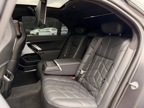 Used 2023 BMW 760i xDrive AWD/4WD image 31